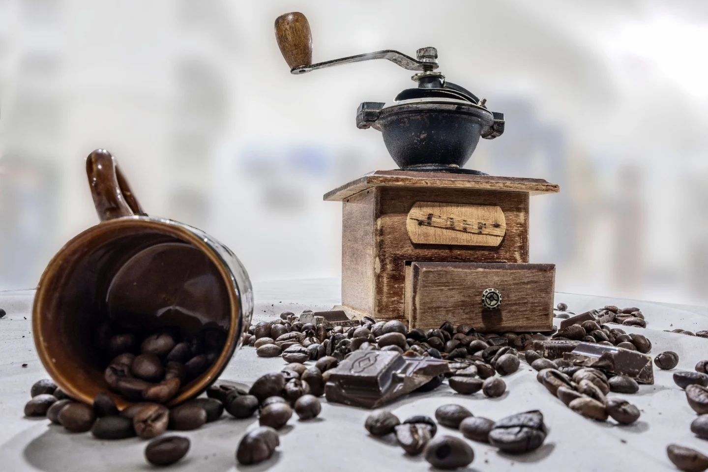 Hand grinder